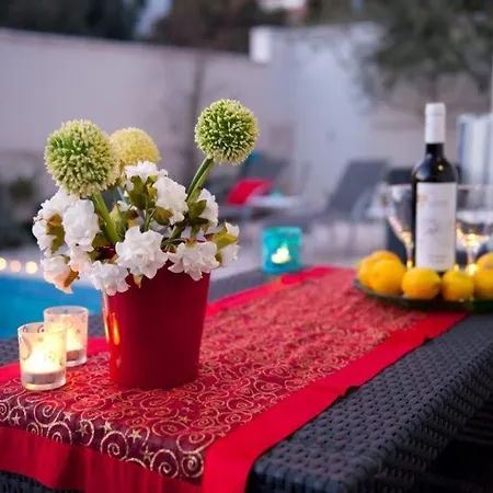 Doris Вілла Трогір